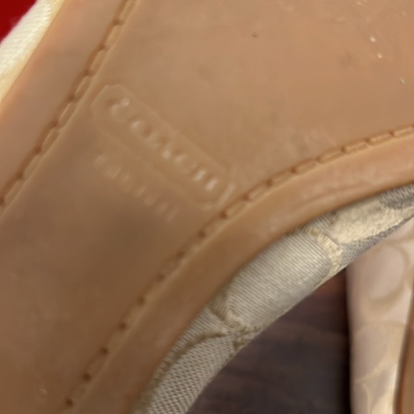 EUC - Preloved Coach Onida Flats, Size 7M US. - Picture 9 of 16